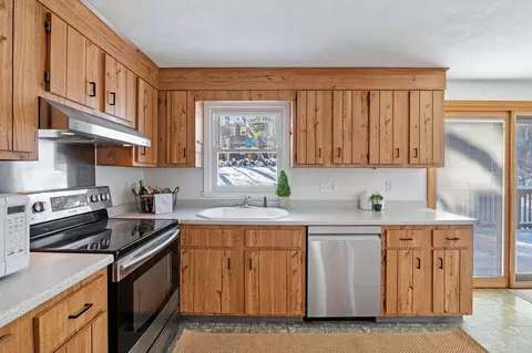 Kitchen - 70 Maverick St, Marblehead, MA 01945 photo 3 of 3