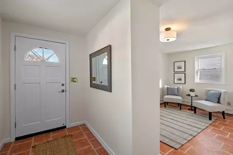 Entry Way - 70 Maverick St, Marblehead, MA 01945 photo 1 of 4