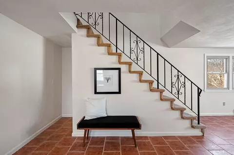 Entry Way - 70 Maverick St, Marblehead, MA 01945 photo 3 of 4