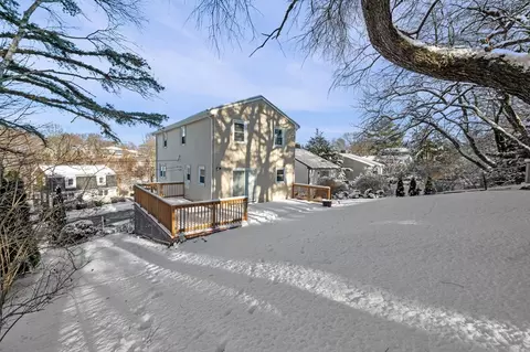 Exterior - 70 Maverick St, Marblehead, MA 01945 photo 2 of 3