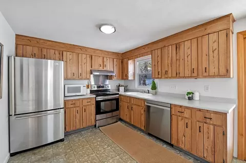 Kitchen - 70 Maverick St, Marblehead, MA 01945 photo 1 of 3