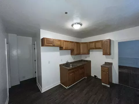 42 Florence St, Springfield, MA 01105 photo 11