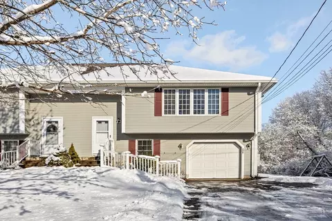 24 Sunflower Ln #B, Westfield, MA 01085