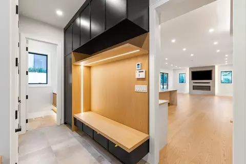 Entry Way - 52 Hancock St, Needham, MA 02492 photo 1 of 2