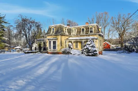 36 Maple St, Wilbraham, MA 01095