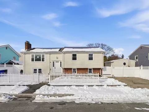 12 Holloway St, Malden, MA 02148