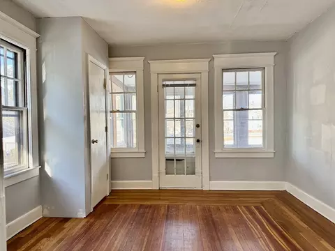 21 Bloomfield St, Springfield, MA 01108 photo 4