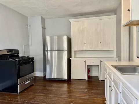21 Bloomfield St, Springfield, MA 01108 photo 9