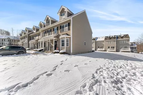 48 Whispering Pine Cir #48, Worcester, MA 01606