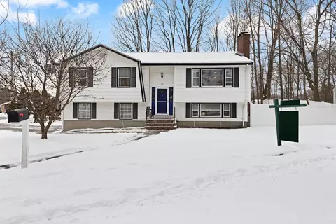 75 Hopkins St, Reading, MA 01867