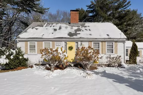 561 Circuit St, Hanover, MA 02339