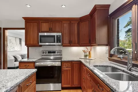 22 Elm St, Canton, MA 02021 photo 5