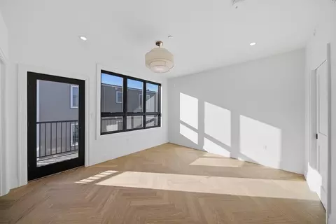 545 E 2nd St #PH2, Boston, MA 02127 photo 17