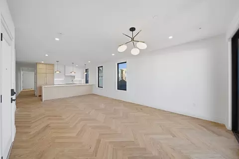 545 E 2nd St #PH2, Boston, MA 02127 photo 4