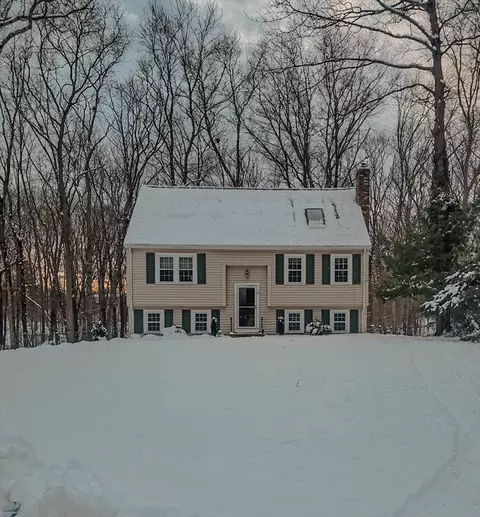 19 Amber Ln, Attleboro, MA 02703
