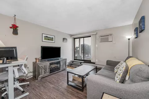 Living - 5 Washington St #A5, Reading, MA 01867 photo 2 of 5