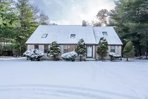 192 Sandy Valley Rd, Marstons Mills, MA 02648