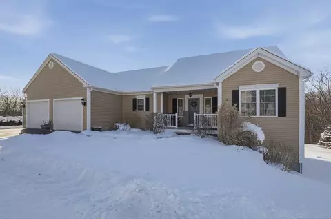 Exterior - 38 Hemlock Rd, Ashburnham, MA 01430 photo 2 of 6