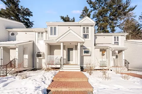 81 Alcott Cir #T5, Taunton, MA 02780