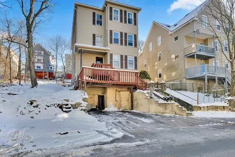 67 Rodney St, Worcester, MA 01605