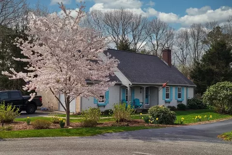 9 Washburn Pl, Dennis, MA 02641