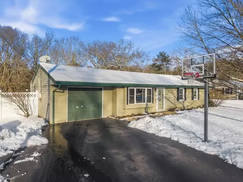 239 Powderhorn Dr, Taunton, MA 02780