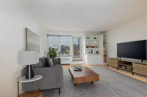 145 Pinckney St #719, Boston, MA 02114