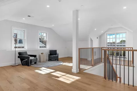 Entry Way - 140 Hillside, Needham, MA 02494 photo 3 of 4