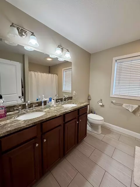 Bath - 173 Russell St, Springfield, MA 01104 photo 3 of 4