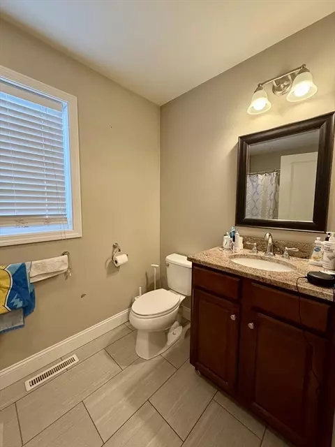 Bath - 173 Russell St, Springfield, MA 01104 photo 1 of 4