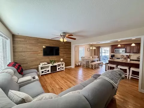 Living - 173 Russell St, Springfield, MA 01104 photo 1 of 2