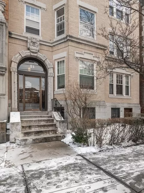 21 Green St #3, Brookline, MA 02446