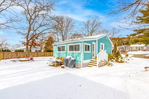 Exterior - 58 Maple St, Bourne, MA 02532 photo 2 of 7