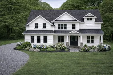 4 Emerald Dr, Hopkinton, MA 01748