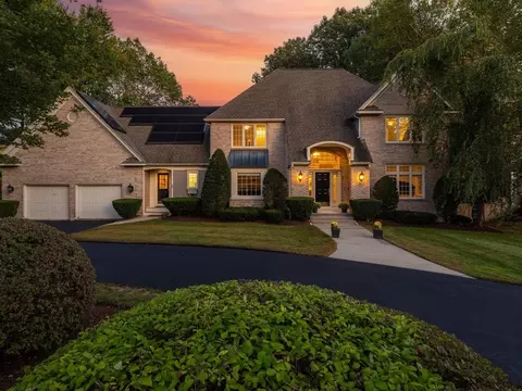 1 Elizabeth Dr, Westborough, MA 01581