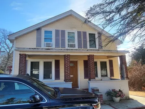 438 School St, Stoughton, MA 02072