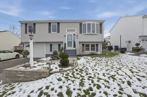 33 Warner St, Fall River, MA 02720