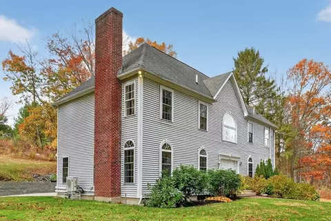 14 Pinehill Rd, Framingham, MA 01701