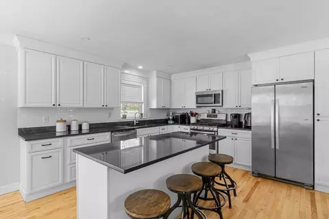 1597 Santuit-newtown Rd, Cotuit, MA 02635
