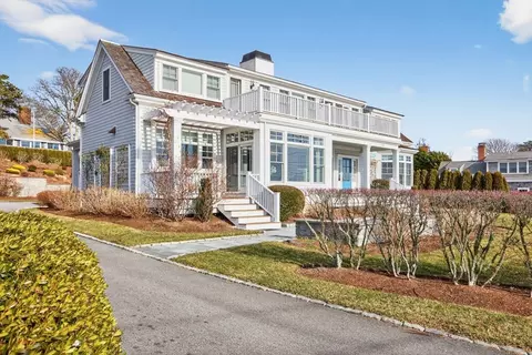 121 Queen Anne Rd, Chatham, MA 02633