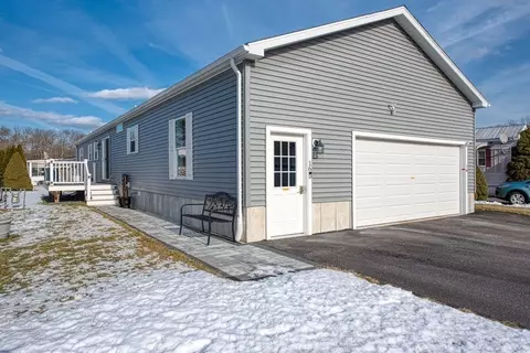 16 Jason Way #16, West Bridgewater, MA 02379