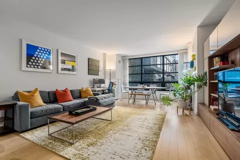 580 Washington St #2A, Boston, MA 02111