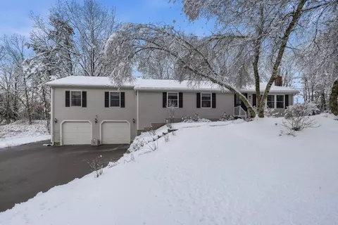 52 Montclair Dr, North Attleboro, MA 02760