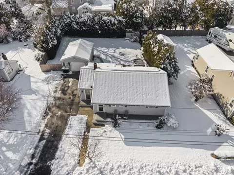 69 Coggeshall St, Dartmouth, MA 02747