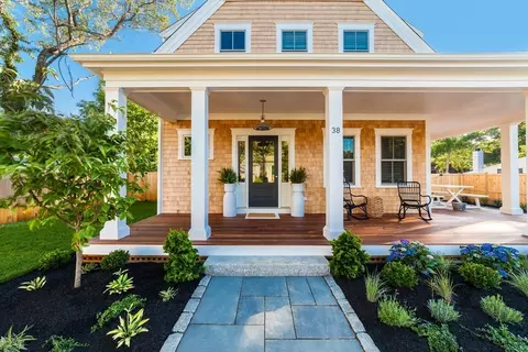 38 Pinehurst Rd, Edgartown, MA 02539