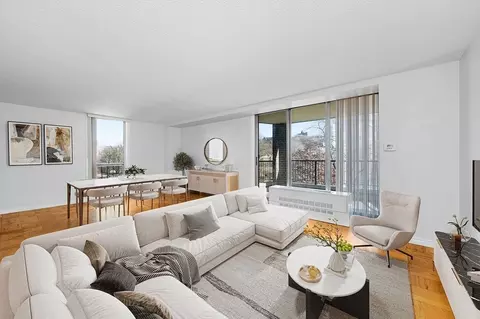 77 Pond Ave #401, Brookline, MA 02445