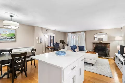 54 Temple St #1, Boston, MA 02114