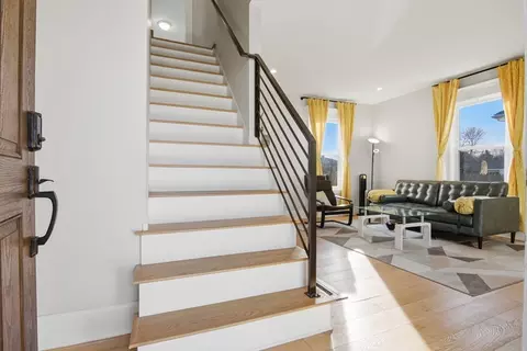 Entry Way - 6 Everett St, Stoneham, MA 02180 photo 1 of 2