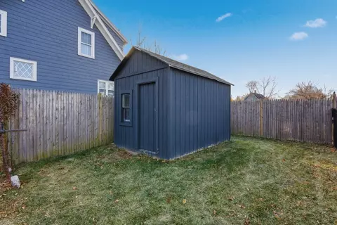Exterior - 6 Everett St, Stoneham, MA 02180 photo 5 of 7