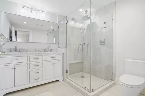 Bath - 6 Everett St, Stoneham, MA 02180 photo 1 of 2